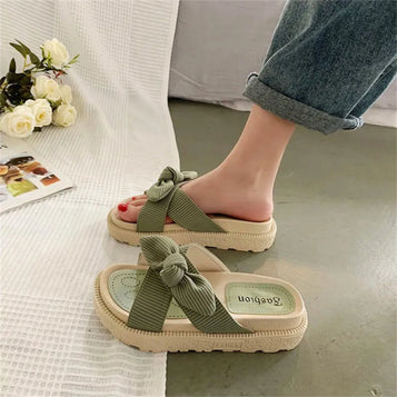 Women's summer platform sandals with Roman flat design